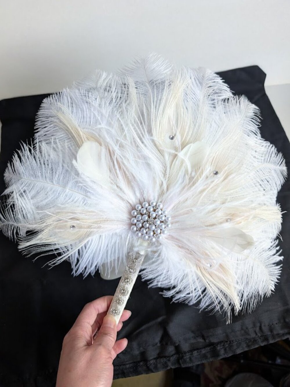Vintage Style Bridal Feather Bouquet 1920s Ostrich Feather Fan - Picture 5 of 12